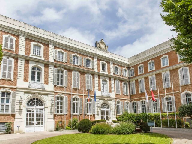 Toulouse : « relooking » des menuiseries à la CCI